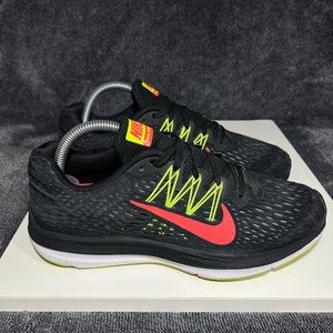 Nike Air Zoom Winflo 5 Men’s Black Athletic Shoes Size 7